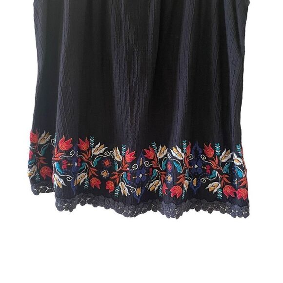 Torrid Sleeveless round Neck Top Size 2 (2X) black knit embroider blouse #1280 - Picture 4 of 13